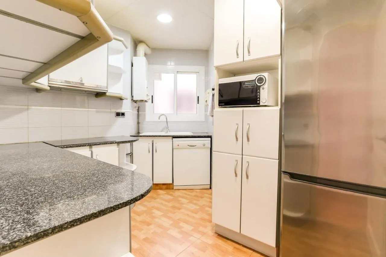 Luminous 2 Bedroom Next To Sagrada Familia Barcellona Appartamento