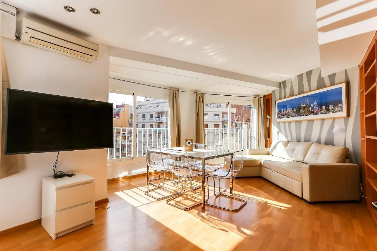Luminous 2 Bedroom Next To Sagrada Familia Barcellona