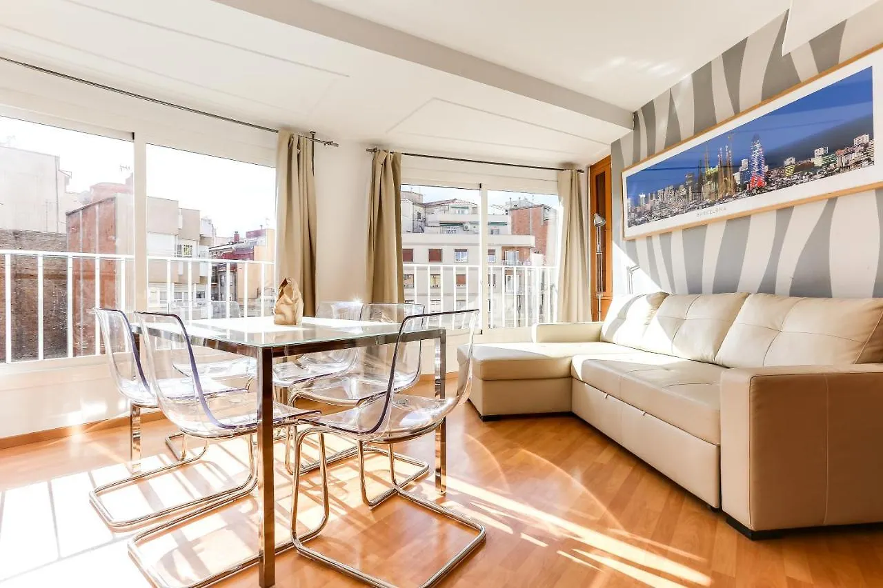 Luminous 2 Bedroom Next To Sagrada Familia Barcellona Appartamento